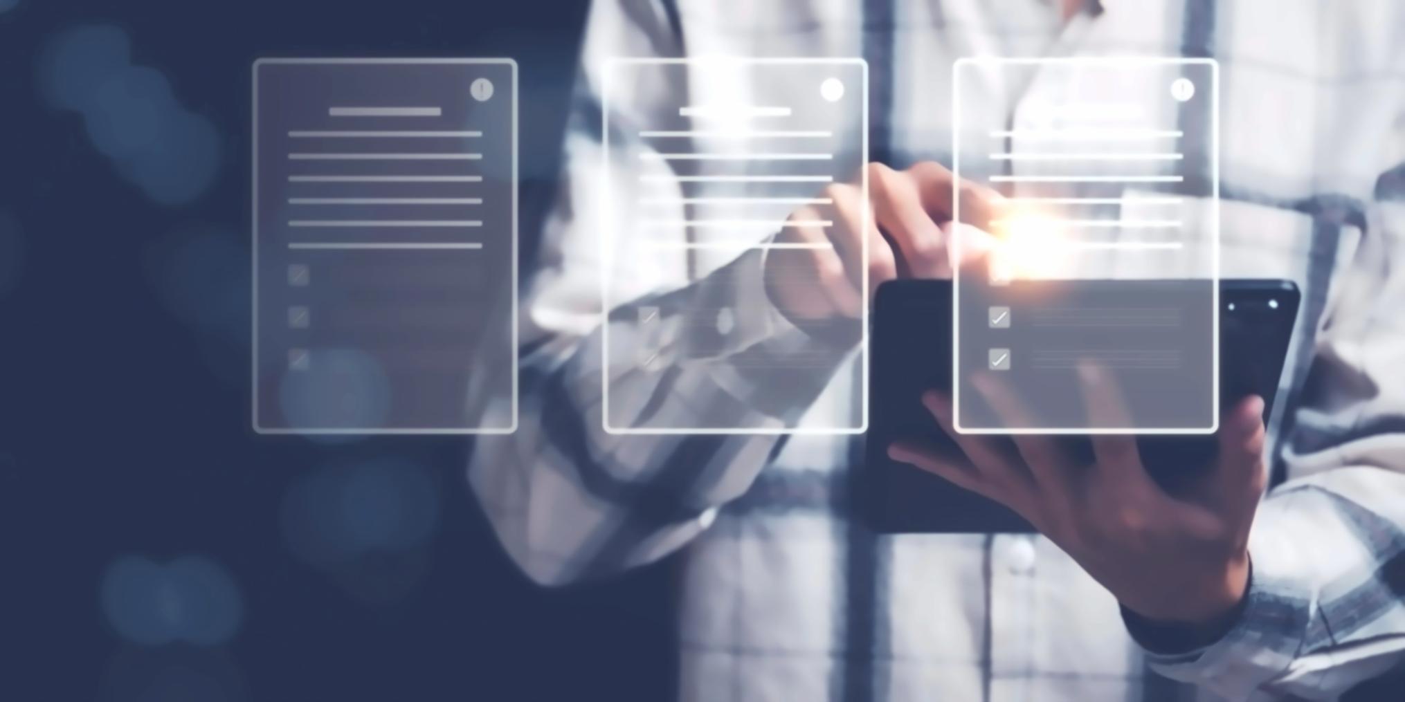 Schermo con strumenti di analisi SEO aperti su dashboard